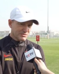 九游体育在线直播、九游体育足球直播、nba直播、电竞直播平台、九游体育赛事视频、体育直播平台-扬科维奇：提前27天备战是优势 希望国脚充满动力